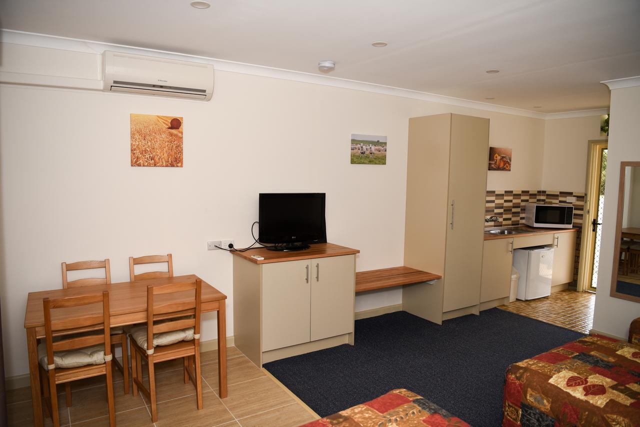 Culcairn Motor Inn Eksteriør billede